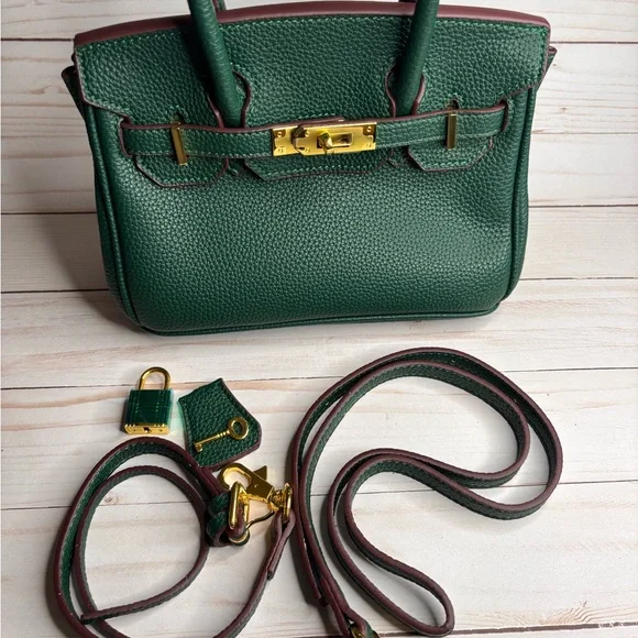 Luxurious Forest Green Satchel with Gold Hardware - Picture 6 of 6
